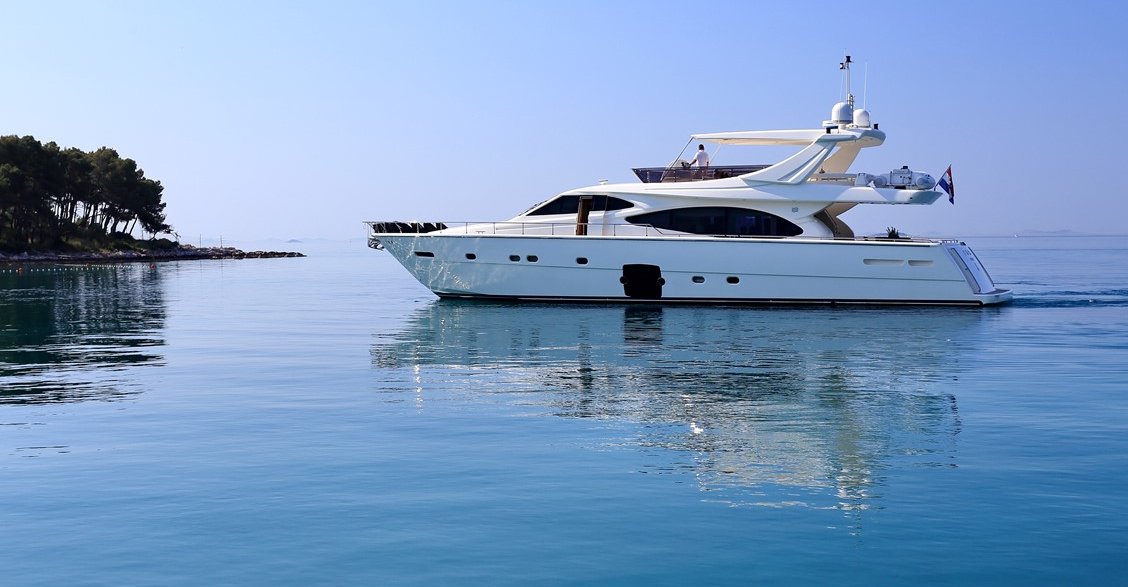 Charter | Ferretti 780