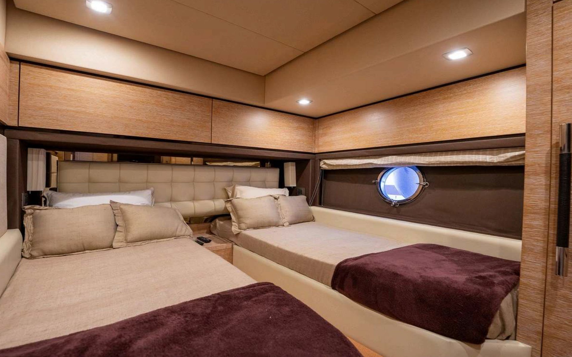 2015 I Azimut 70