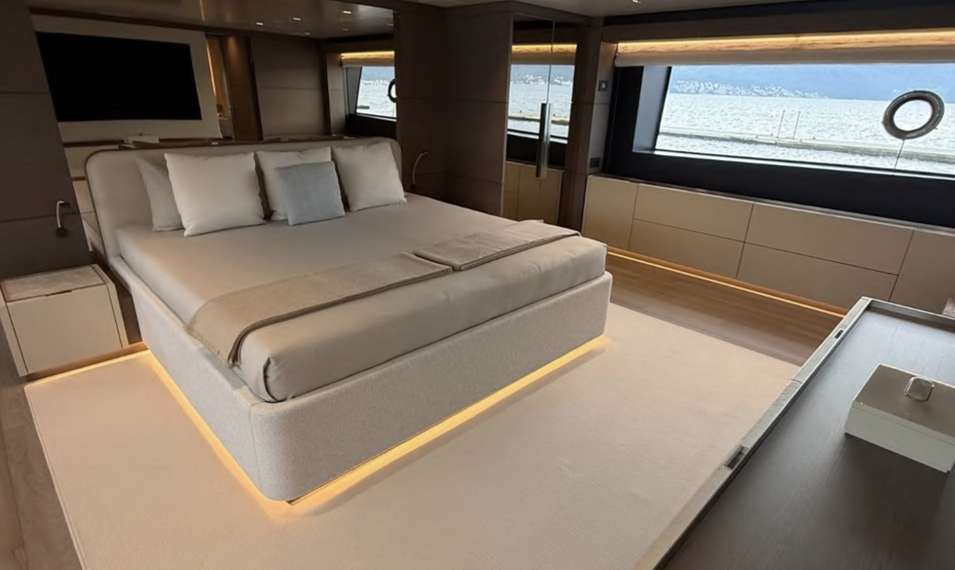 2025 FERRETTİ NAVETTA 42