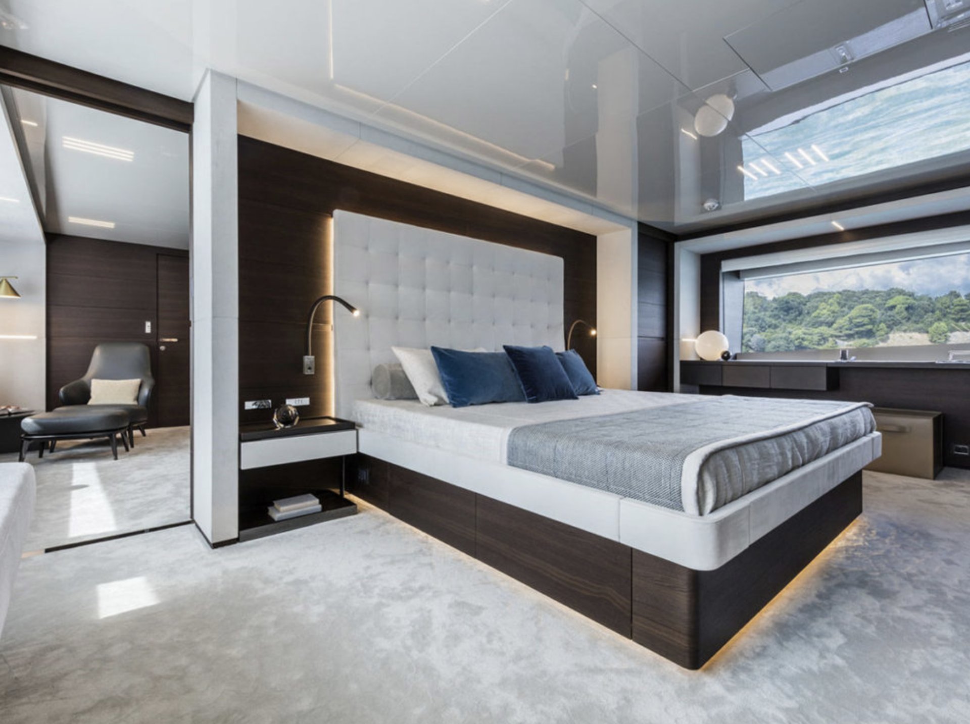 2018 | Ferretti Custom Line Navetta 37