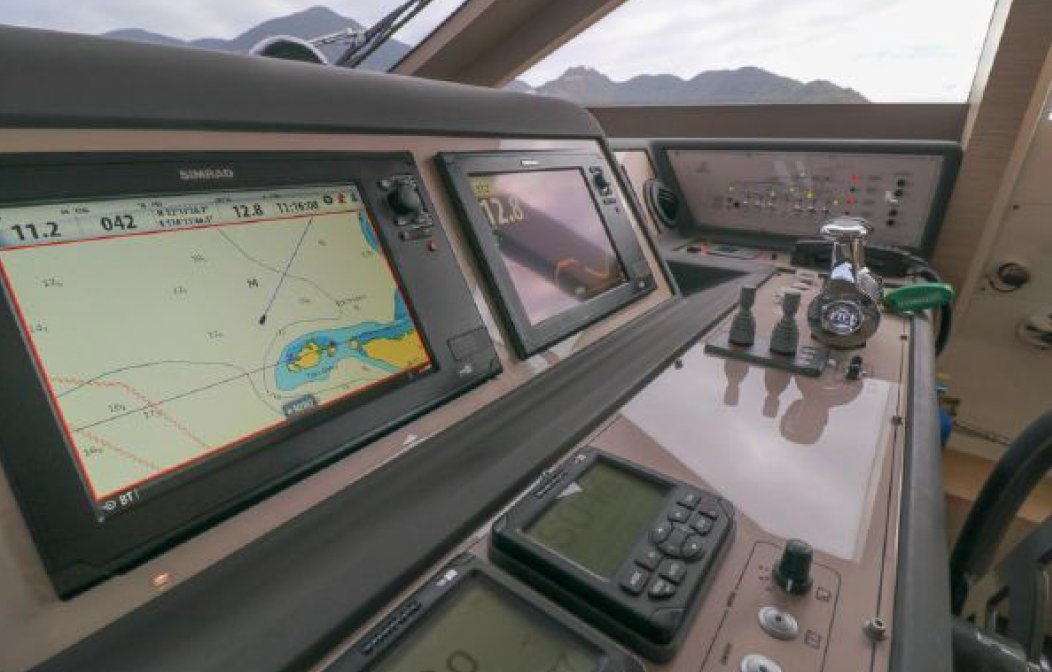 2013 | Ferretti Yachts 690