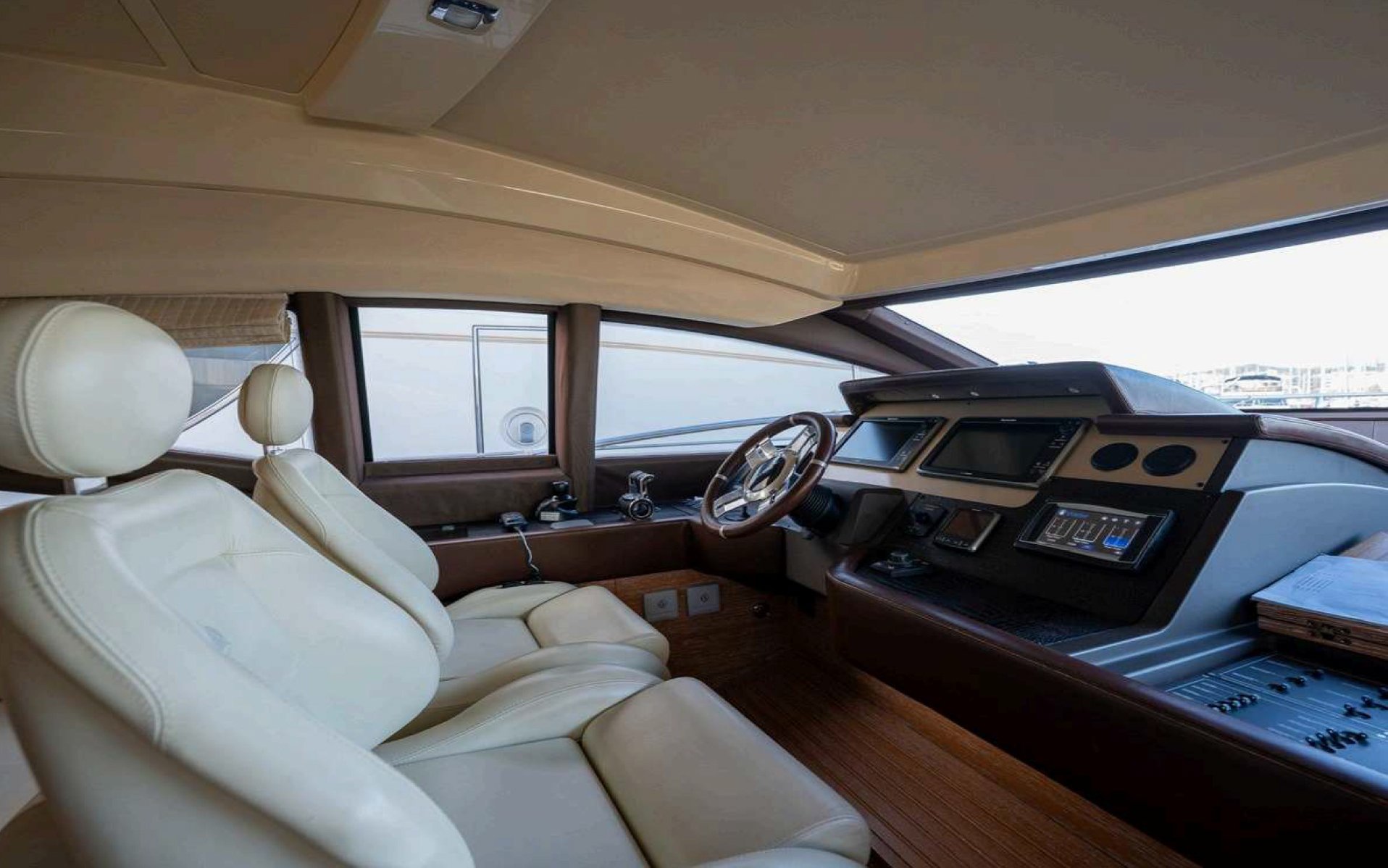 2015 I Azimut 70