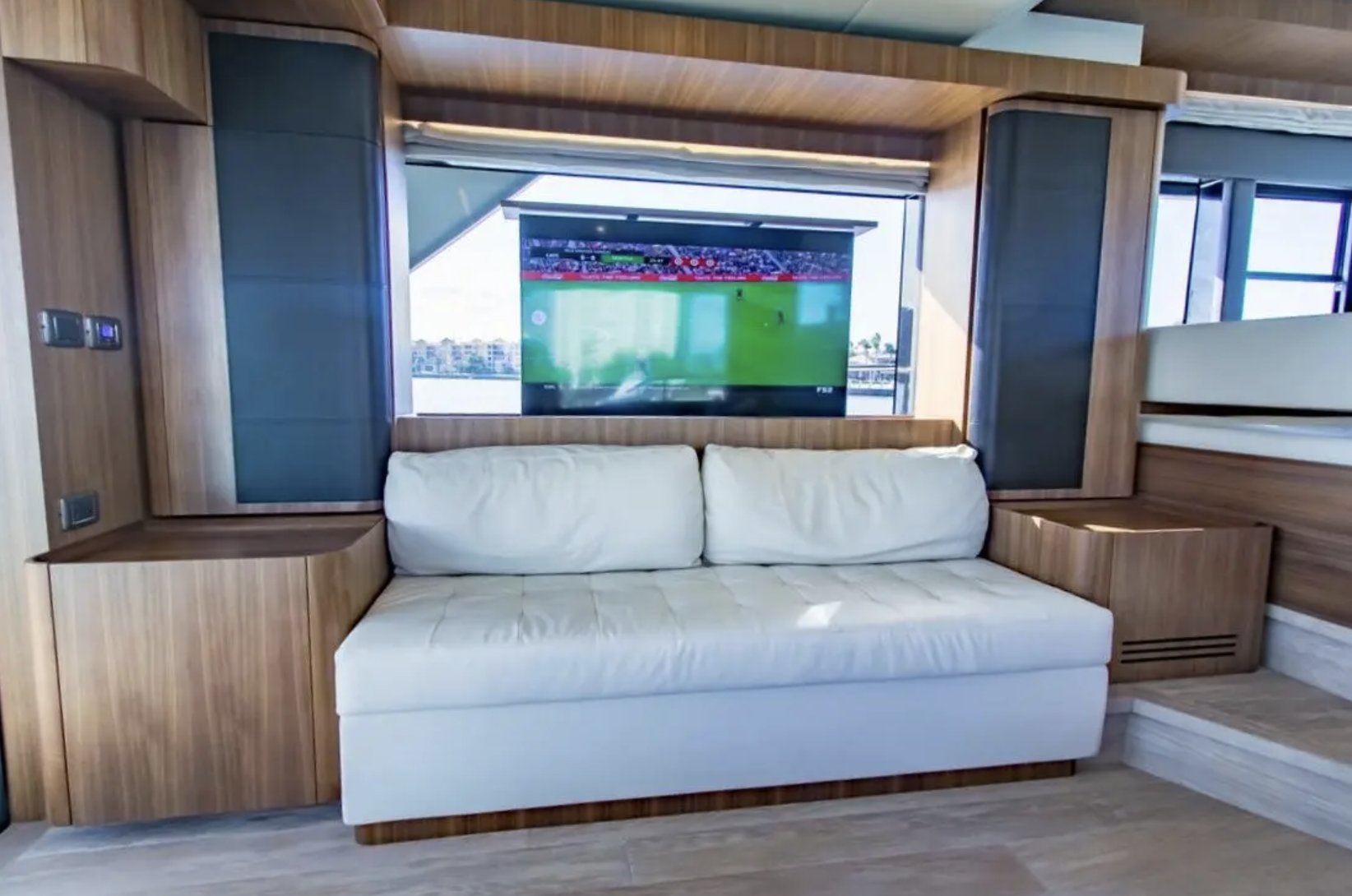  2017 ABSOLUTE NAVETTA 58 