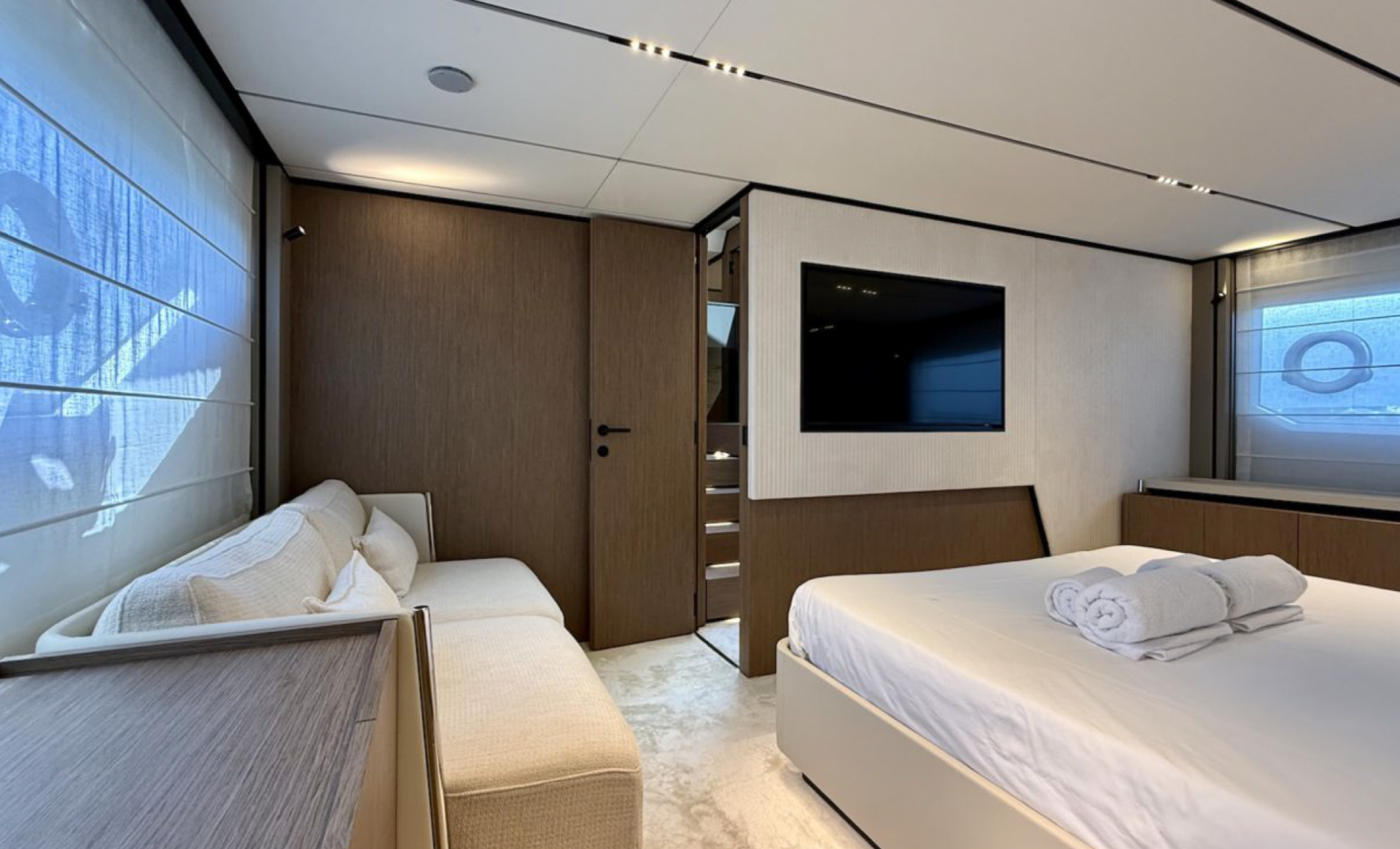 2024 FERRETTI 720