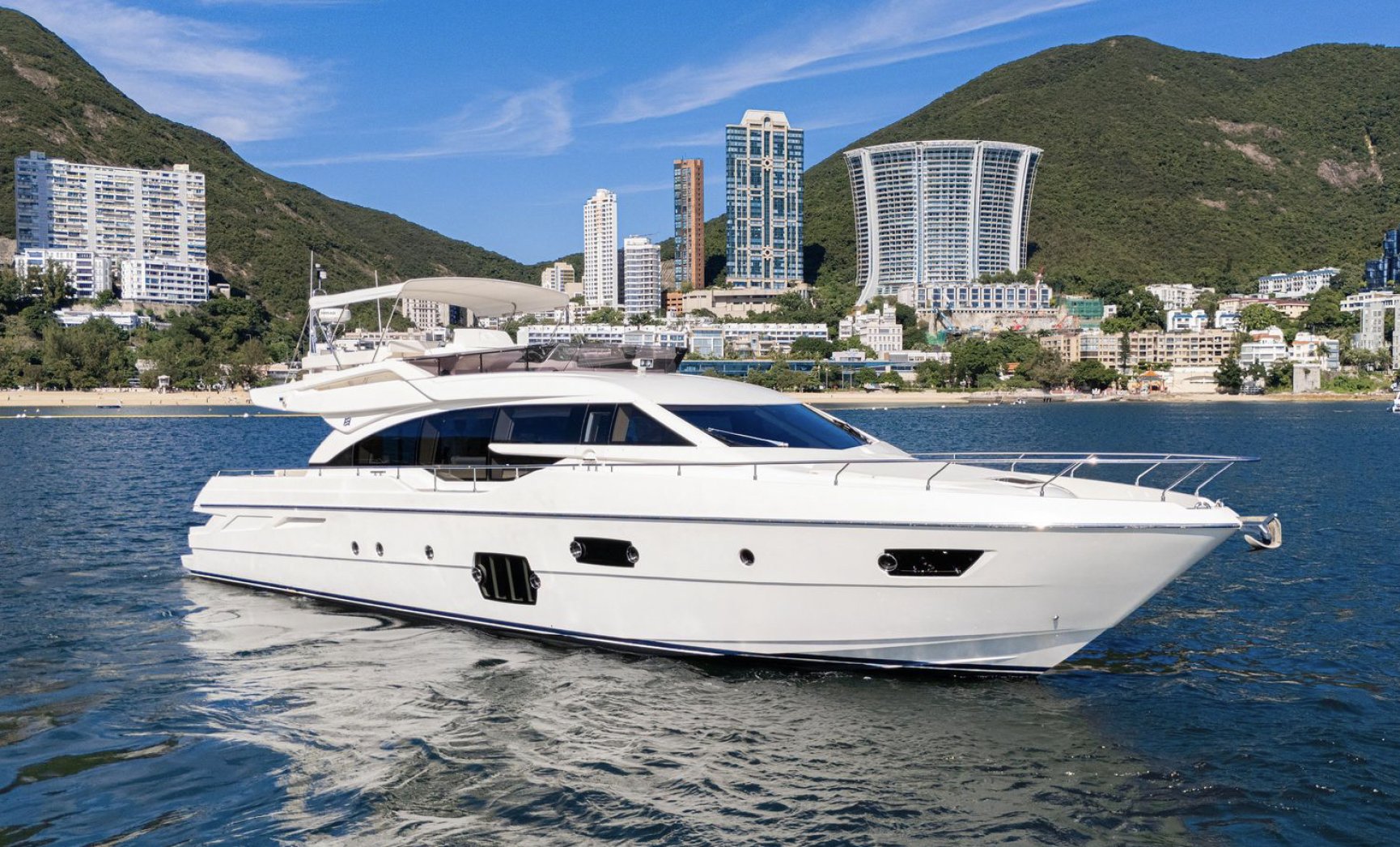 2013 FERRETTI 690