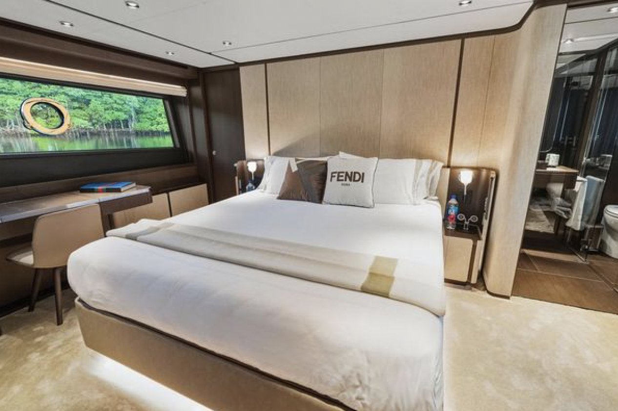 2023 FERRETTİ 860