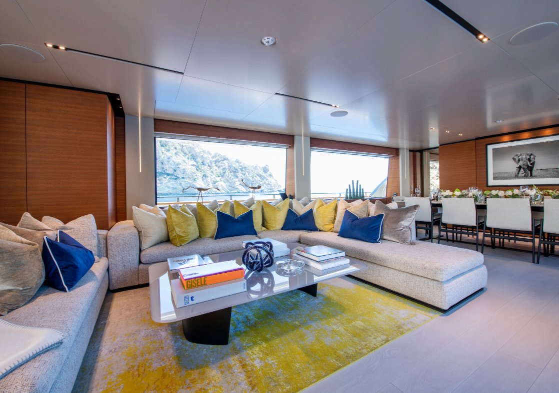 2019 | Custom Line  Navetta 33
