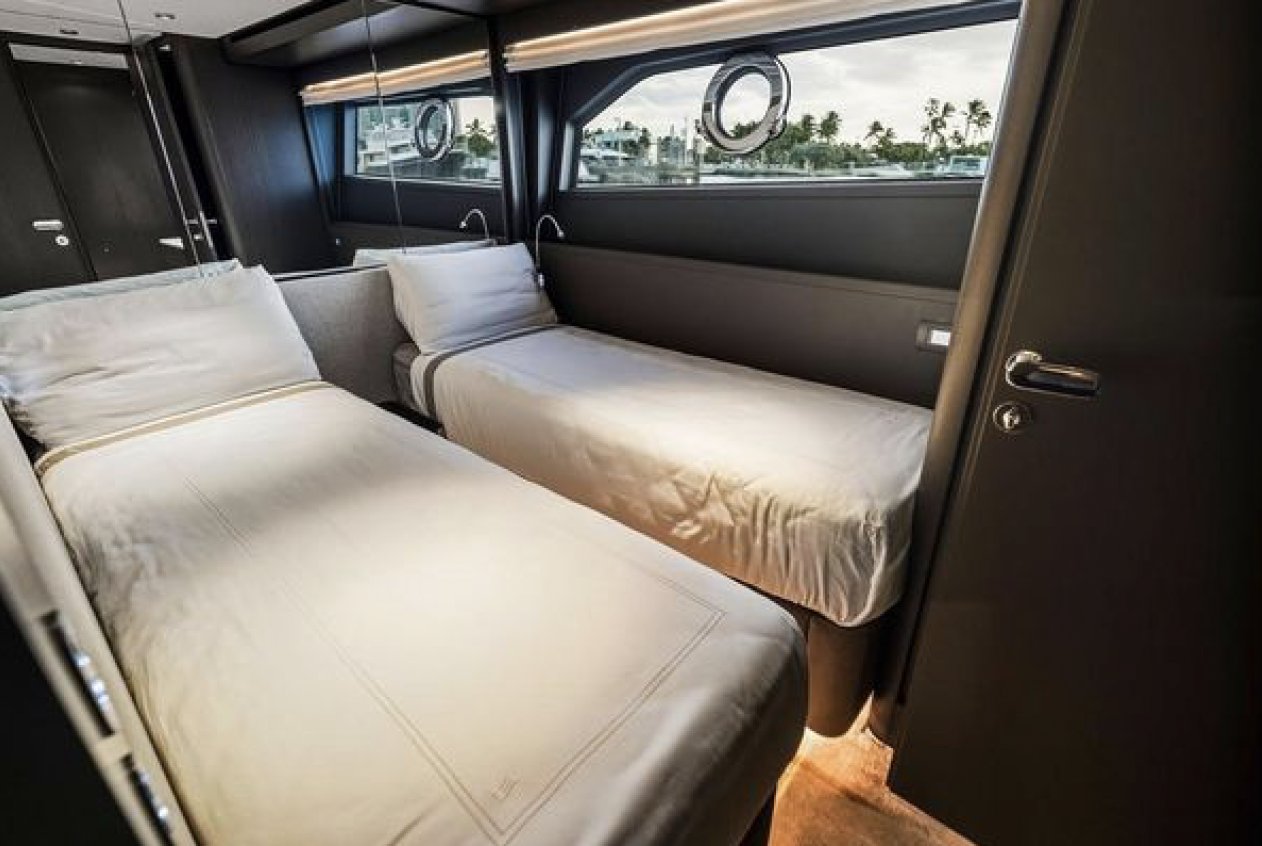 2023 FERRETTİ 860