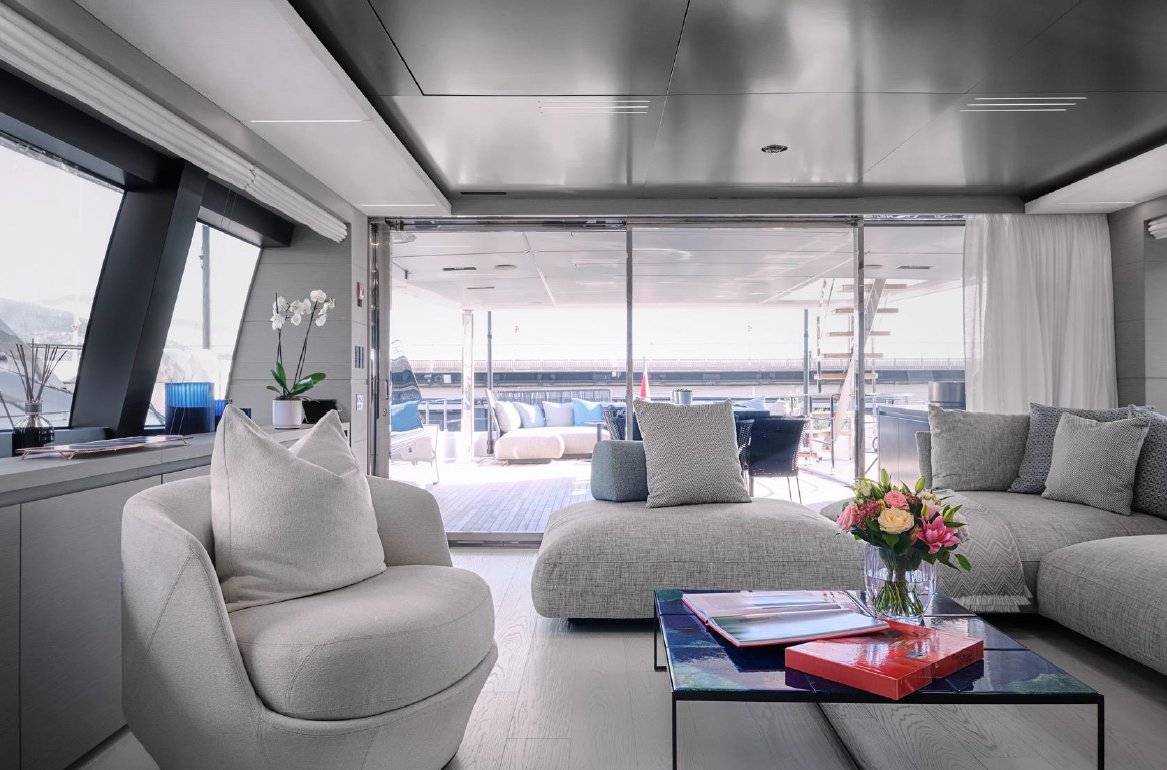 2022 | Ferretti Custom Line Navetta 37