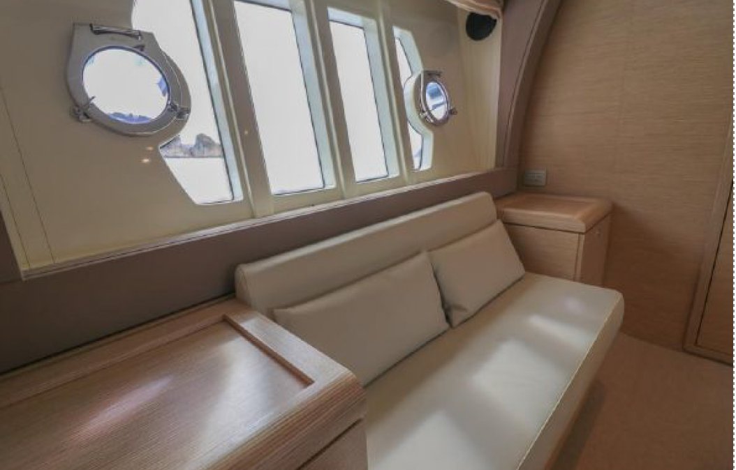 2013 | Ferretti Yachts 690