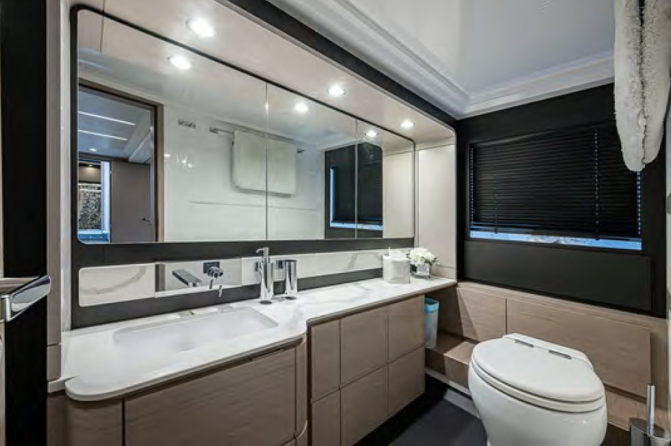 2020 | Azimut 66 Fly 
