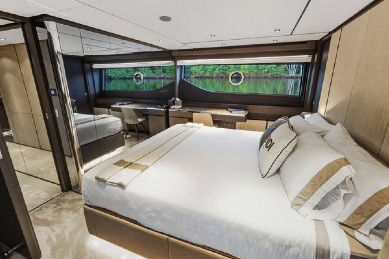 2023 FERRETTİ 860