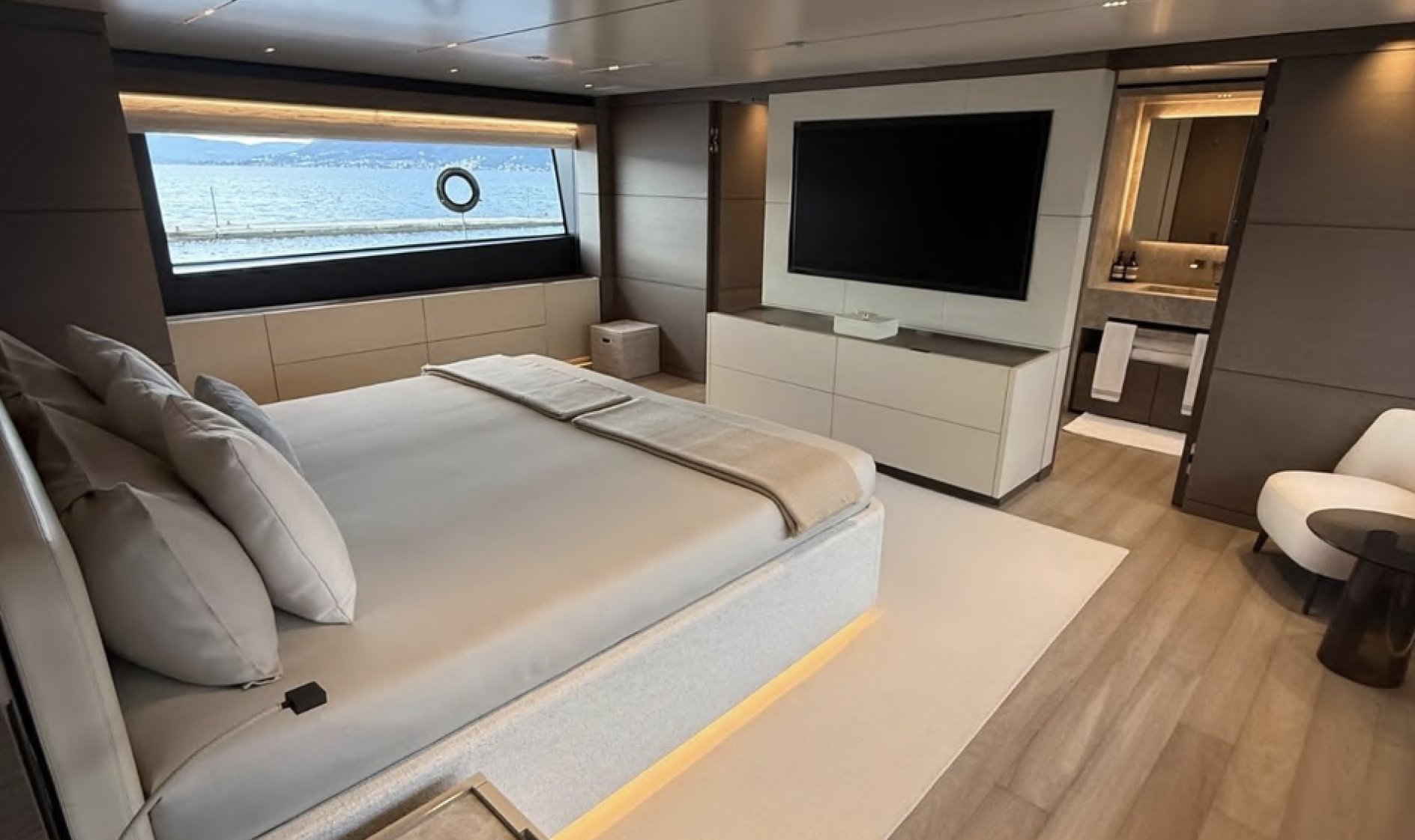 2025 FERRETTİ NAVETTA 42