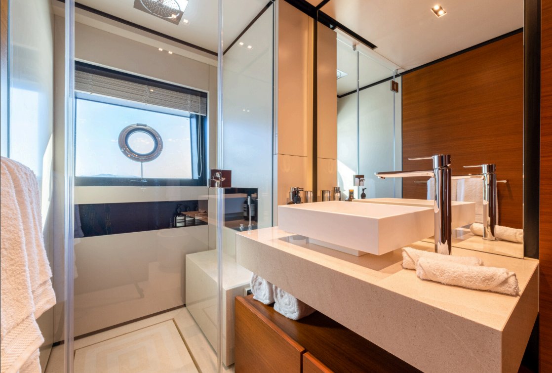 2019 | Custom Line  Navetta 33