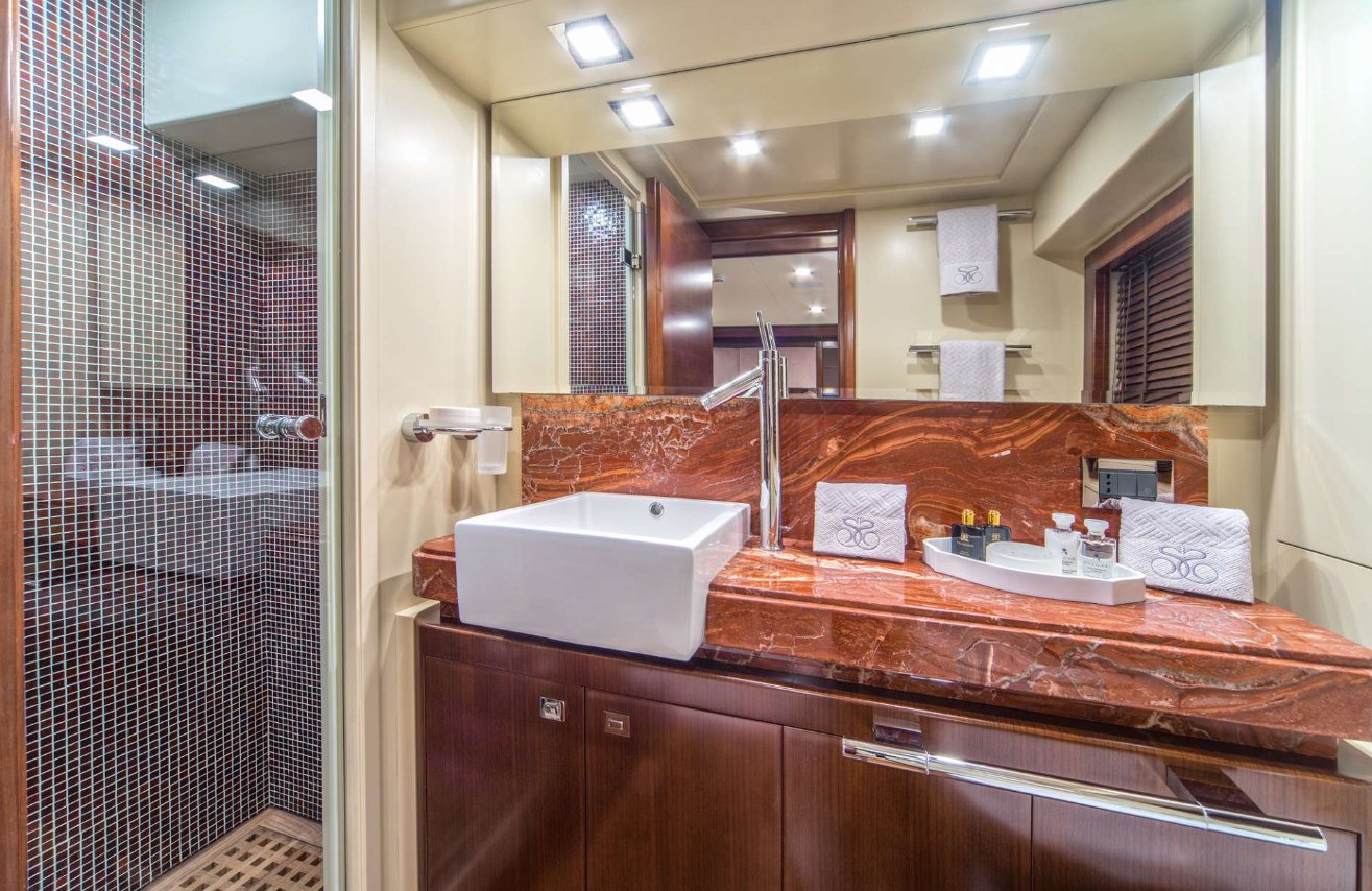 2014 | Ferretti Navetta 33