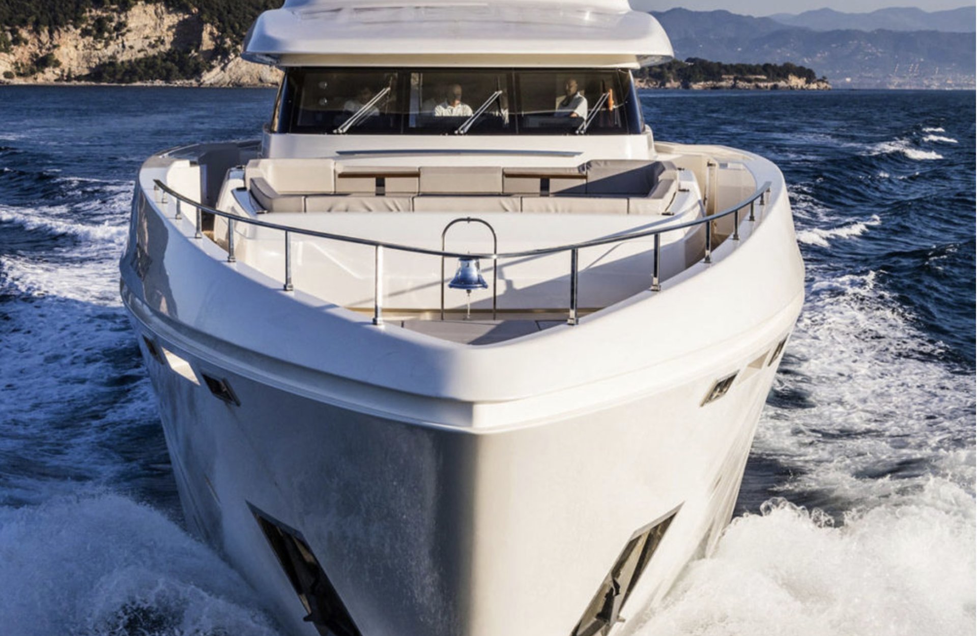 2018 | Ferretti Custom Line Navetta 37