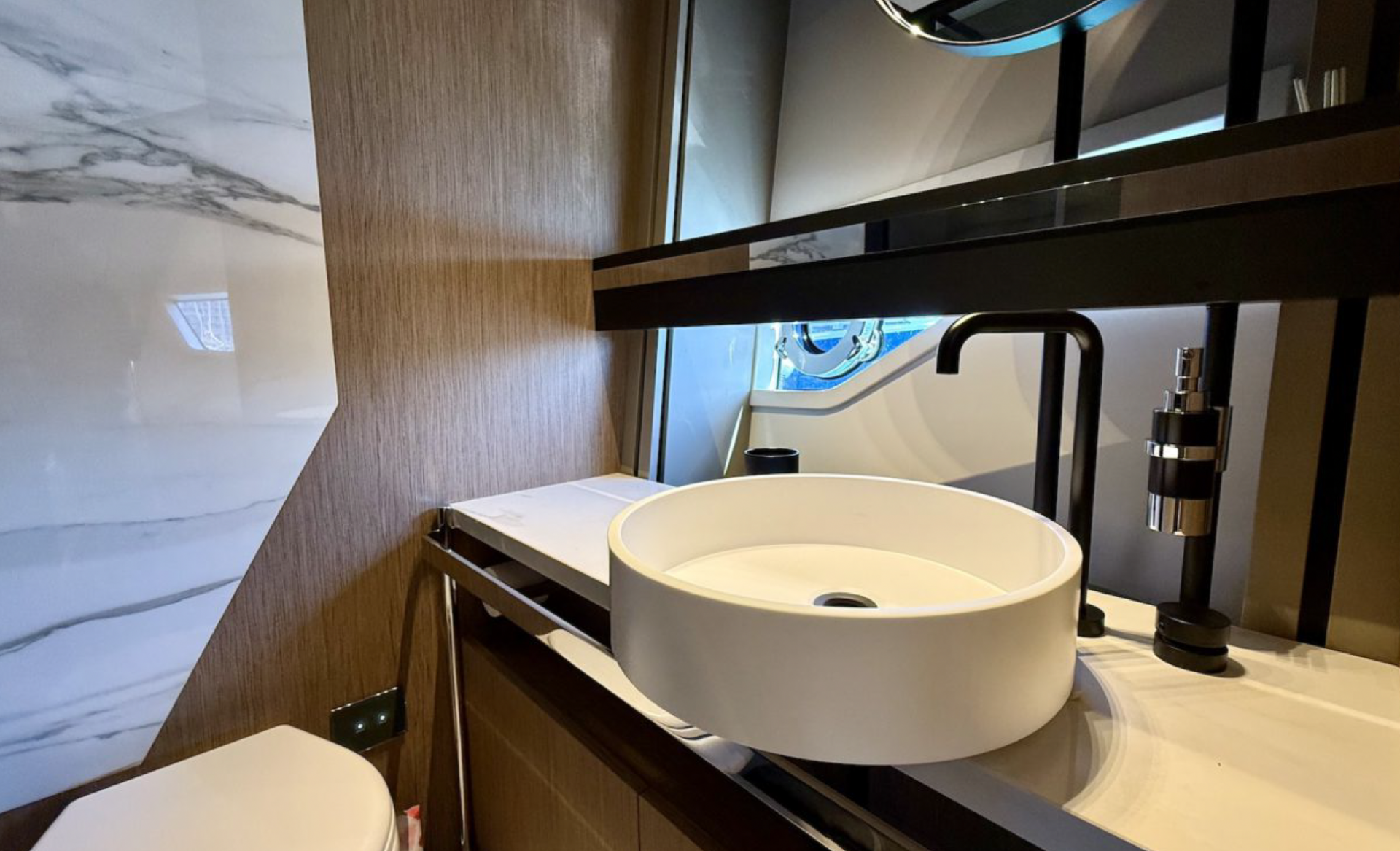 2024 FERRETTI 720