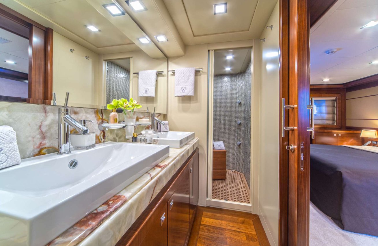 2014 | Ferretti Navetta 33