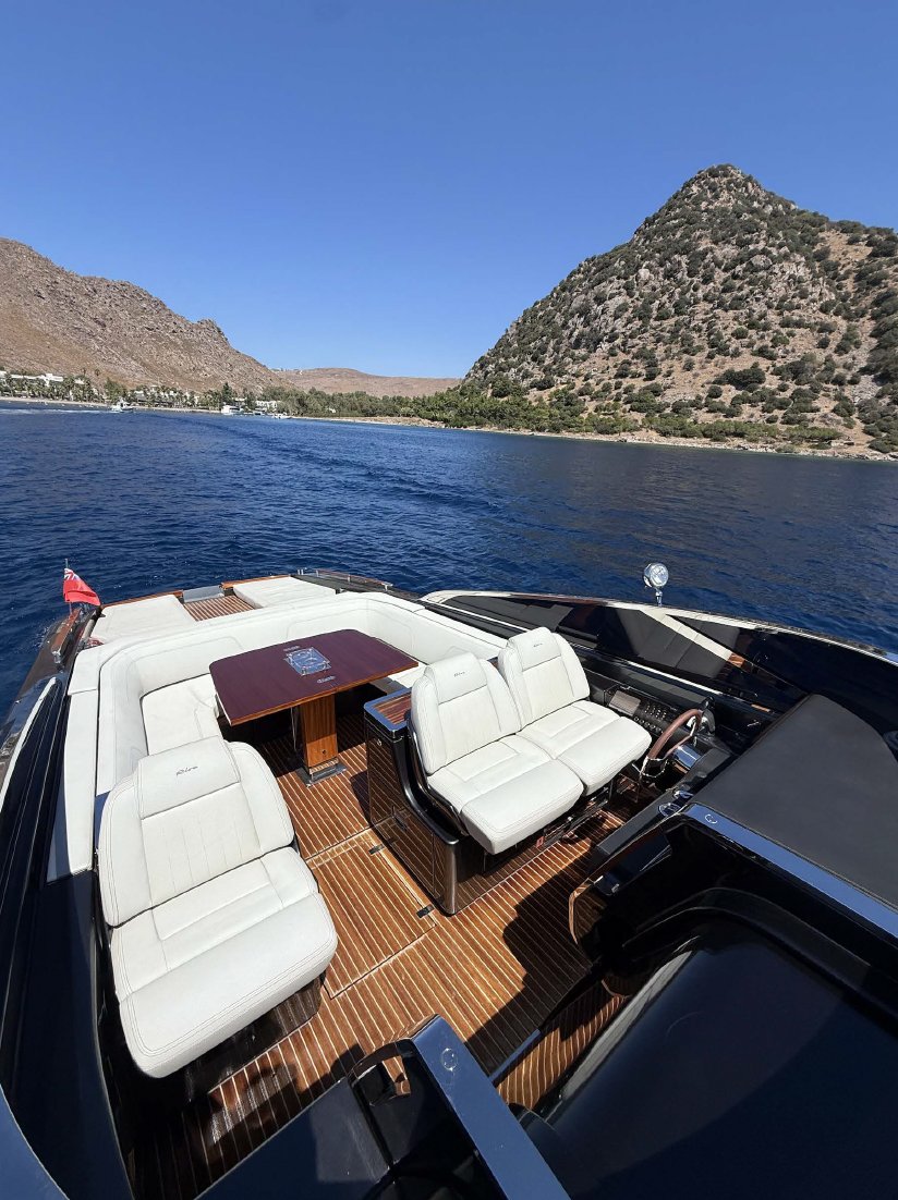 2018 | Riva 38