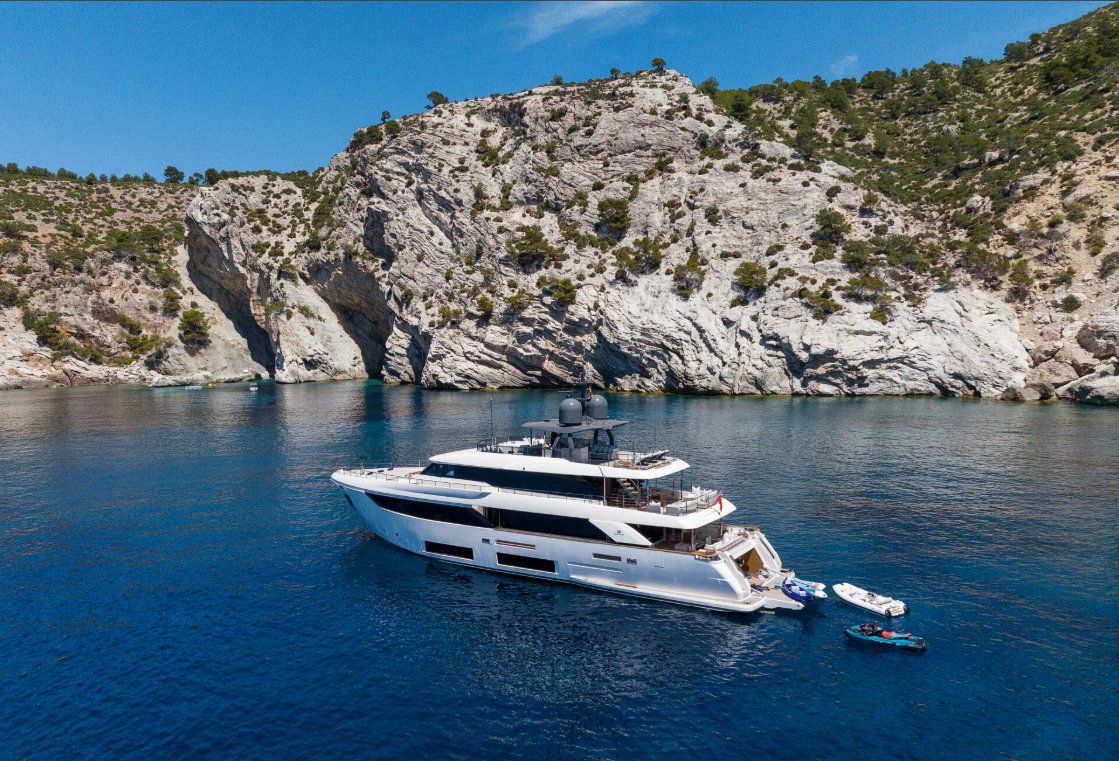 2019 | Custom Line  Navetta 33