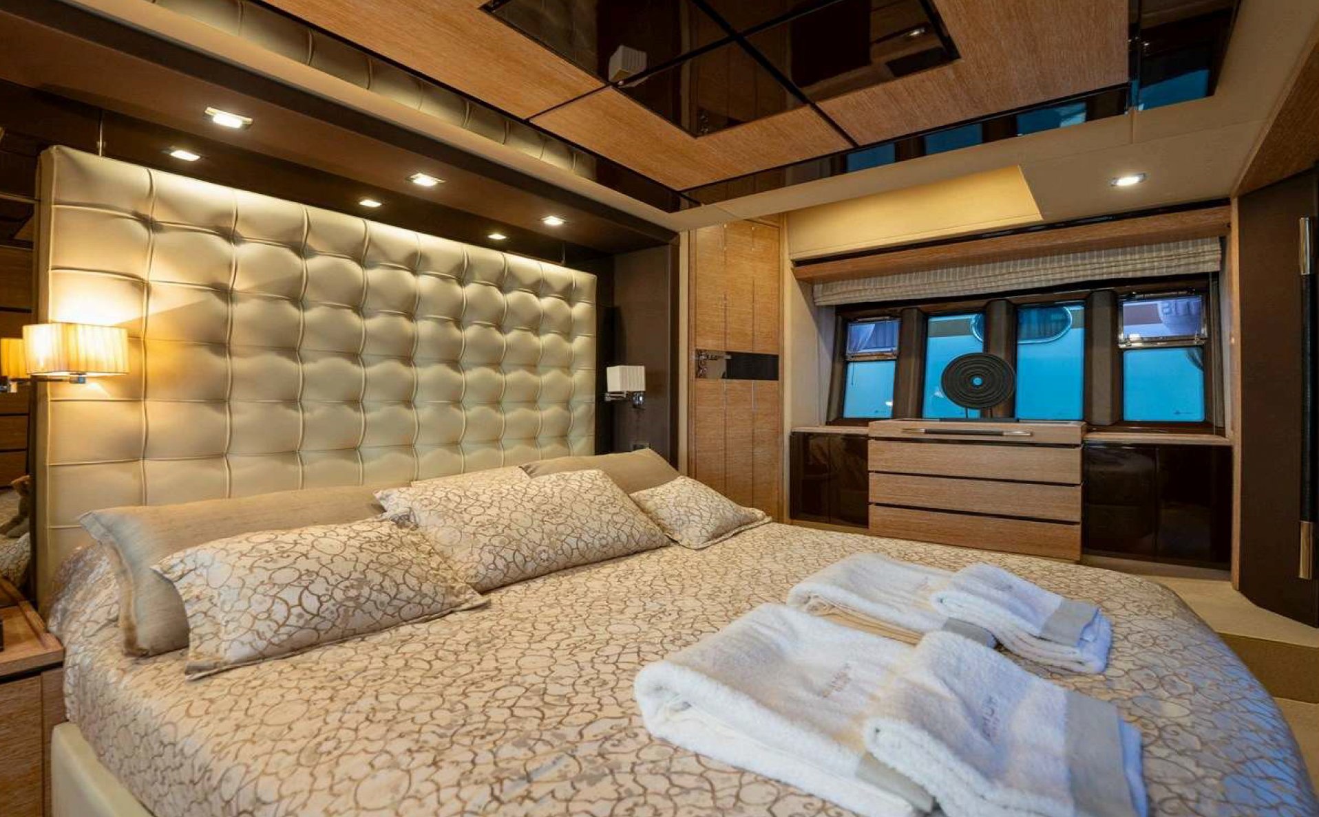 2015 I Azimut 70