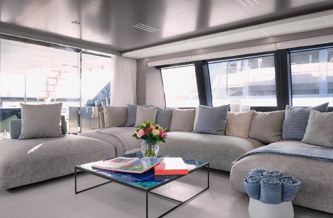 2022 | Ferretti Custom Line Navetta 37