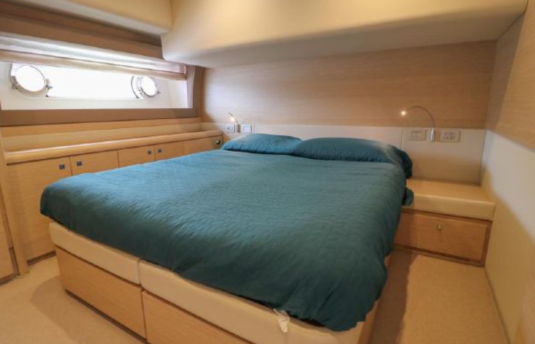 2013 | Ferretti Yachts 690
