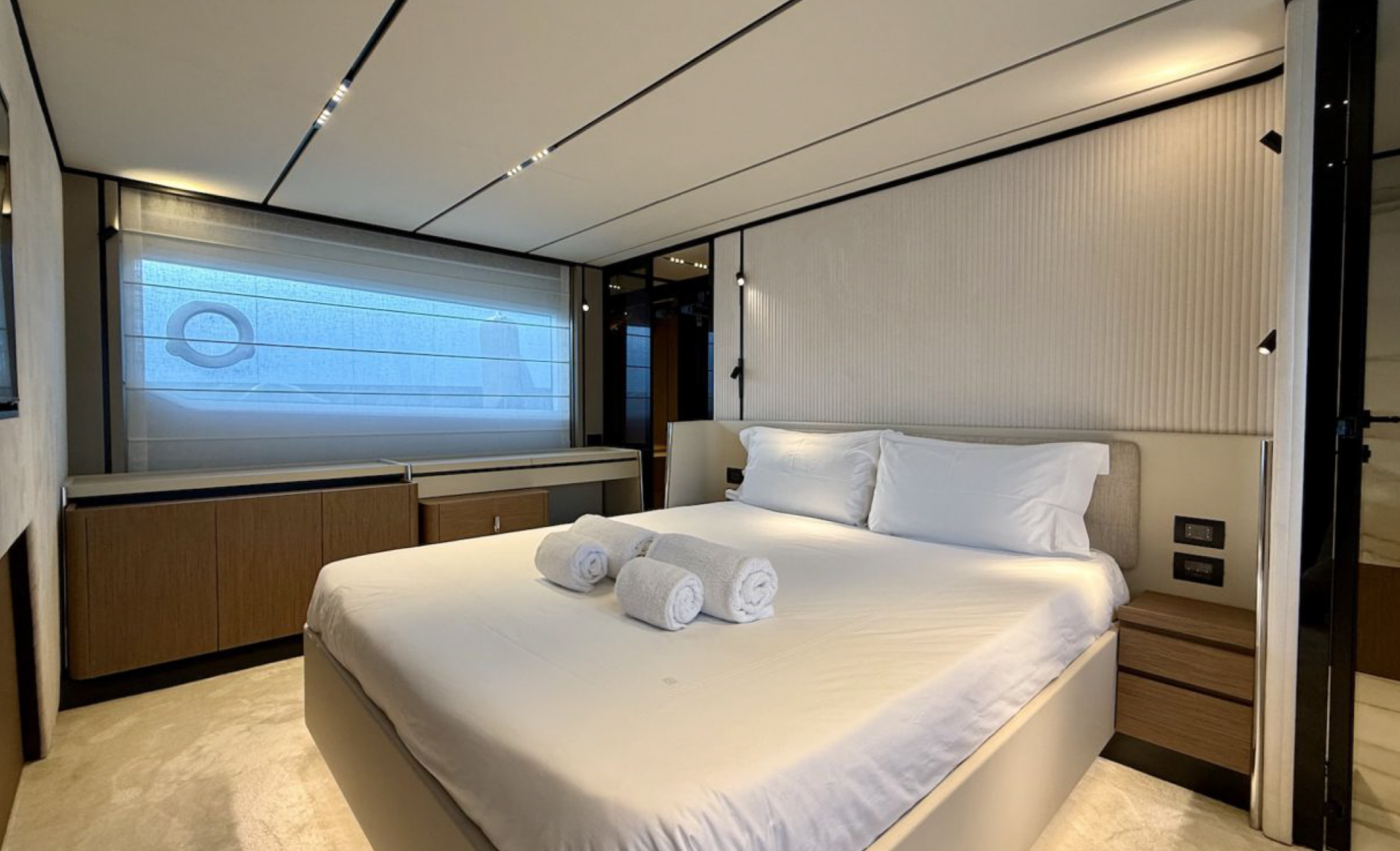 2024 FERRETTI 720