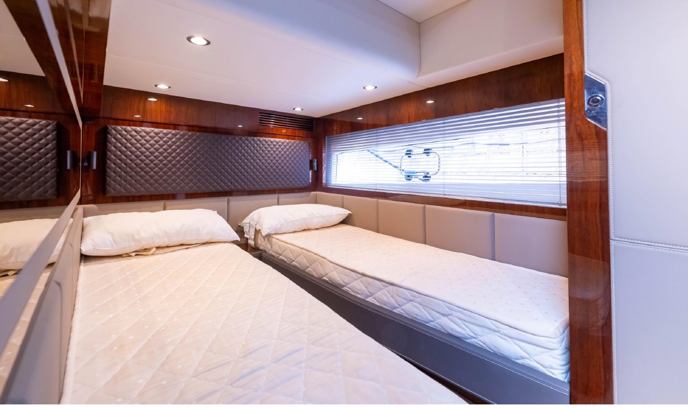 2017 | Fairline Squadron 53