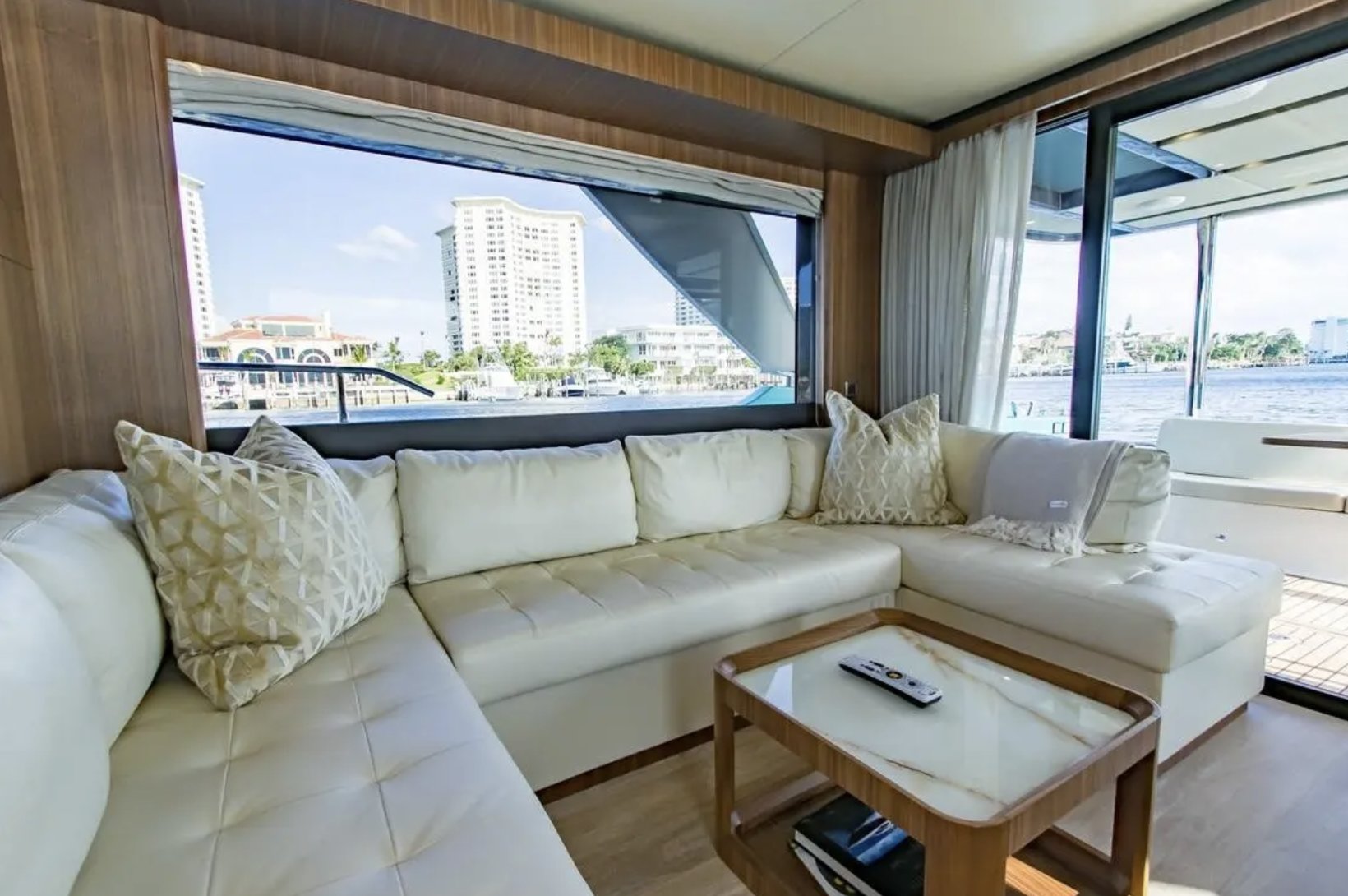  2017 ABSOLUTE NAVETTA 58 