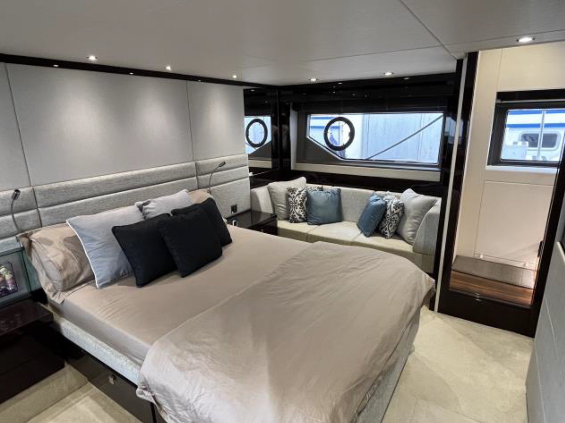 2019 | Sunseeker Manhattan 66