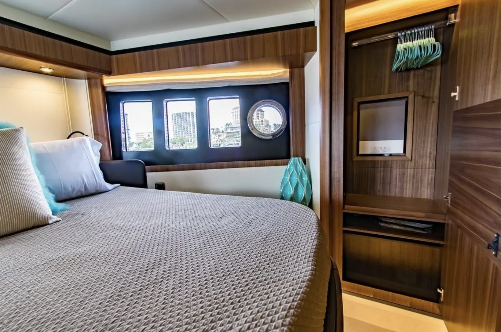  2017 ABSOLUTE NAVETTA 58 