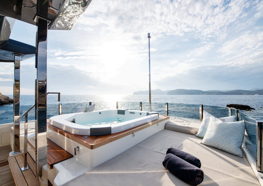 2019 | Custom Line  Navetta 33
