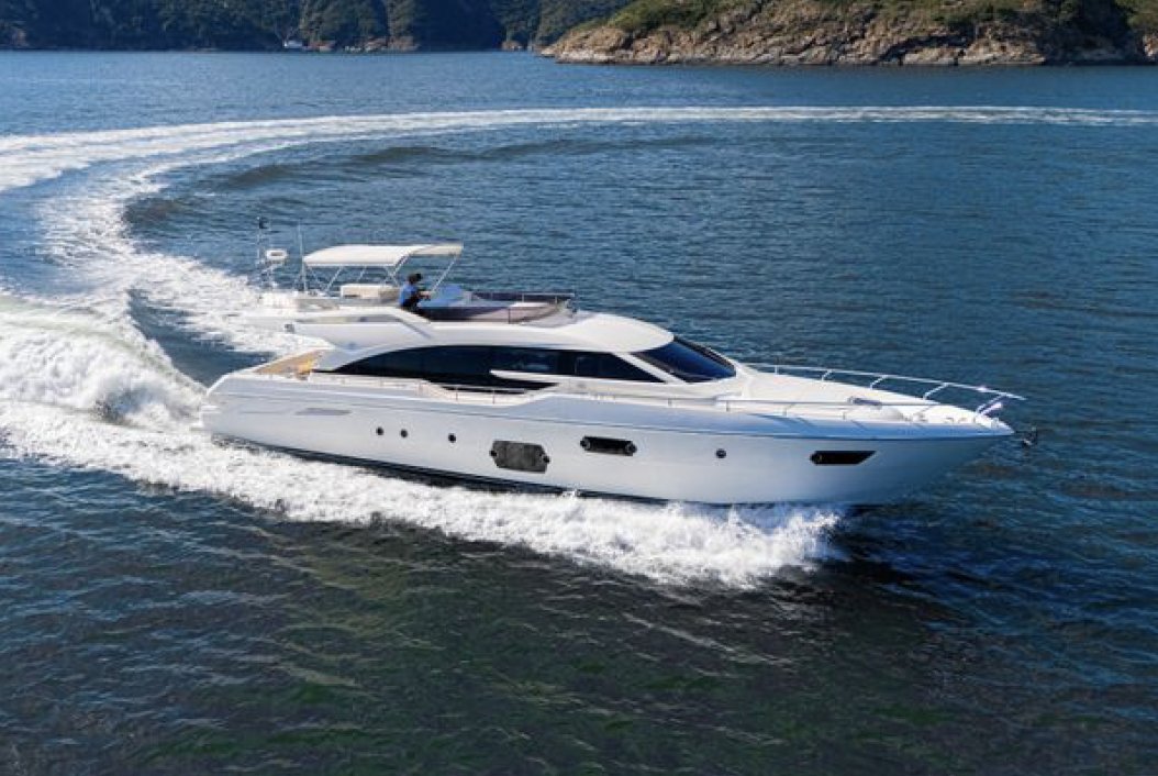 2013 FERRETTI 690